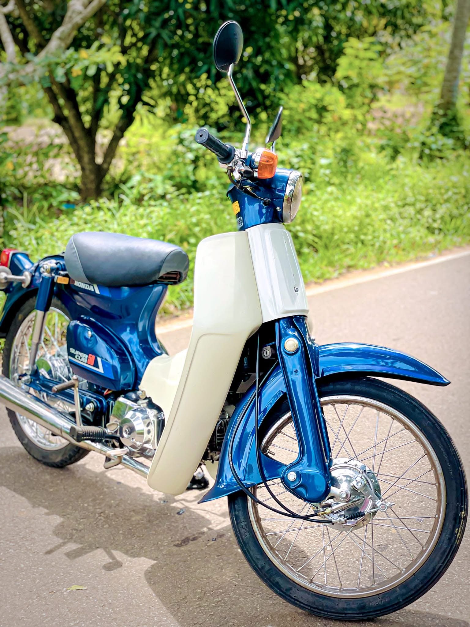 Blue Honda Super Cub restoration